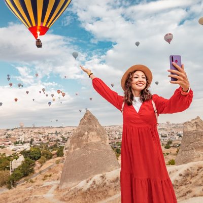 Get a glimpse into the life of a wanderlust, as she travels to Cappadocia, Turkey and captures her experiences with a beautiful selfie. Experience the magic for yourself.